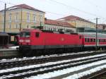 143 902 mit einem RegionalExpress am 08.03.2006 in Regensburg.