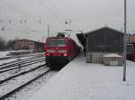 Hier steht 143 641 am 25.01.04 im etwas verschneuten Knigs Wusterhausen, auf dem Weg nach Berlin-Schneweide.