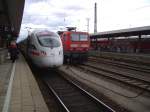 Ein ICE T und eine BR 143 im Hbf Nrnberg.