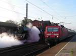 BR 03 1010 mit einem Sonderzug von Mnchengladbach nach Hamburg (ins Miniatur Wunderland) beim Wasserfassen in Syke  am 18.8.07 um 8:10 Uhr whrend die RB passiert.