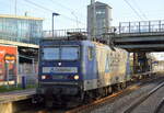 DeltaRail GmbH, Frankfurt (Oder) mit ihrer  243 069-2  (NVR:  91 80 6143 069-3 D-DELTA ) am 28.10.22 Durchfahrt Bahnhof Berlin Hohenschönhausen.