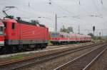 Whrend 143 172-5 mit einem RegionalExpress nach Wrzburg HBF ausfhrt, begegnet sie 614 013-1 bei der Einfahrt in den Bahnhof Siegelsdorf.