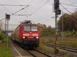 143 858-9 zieht am 12.10.07, dem Streikfreitag die Regionalbahn Erfurt-Sangerhausen, hier Einfahrt in den Bahnhof Artern.