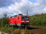 Wer kommt den da aus dem Gebsch,die 143 235-0 mit S1 aus Dsseldorf nach Dortmund Hbf.(02.10.2008)