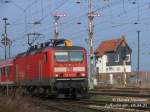 Einer schner Frhlingsmorgen lockte mich zum Fotografieren, und so wurde 143 324 mit RE17185 Leipzig - Cottbus  vor der Kulisse des Stw W2 in Falkenberg/Elster ob.Bf.