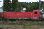 Schrottlok 143 255 steht am 19.8.11 ausgemustert in Trier Hbf.Aus dem Zug fotografiert!!!