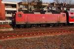 Seitenansicht der 143 925-6 bei der Einfahrt in Rheydt Hbf am 16.3.2012 mit einer RB 27 nach Mnchengladbach Hbf.