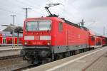 143 273-1 ist soeben angekommen im Bahnhof von Lutherstadt Wittenberg, und wird nach einiger Zeit wieder abfahren als RB80 nach Halle/Saale Hbf, fotografiert am 27.