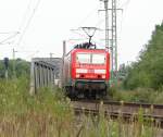 BR 143 564-3 aus Sassnitz kurz vor seinem Endhalt in Rostock Hbf.