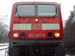 143 567 vor einem Zug der RB22 aus Berlin-Schnefeld kommend,  im Bhf.