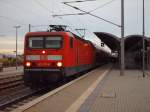 Die BR 143 571-8 zog RegionalBahn 26773 der RB Linie RB 54 von Dessau Hbf nach Leipzig Hbf. (gesehen in Bitterfeld am 2.Oktober 18.16 Uhr)