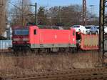 143 900-9 (9180 6 143 900-9 D-DB) am 27.01.2017 mit beladenen Autotransportwagen aus der Seelzer Ausfahrgruppe West abfahrend...