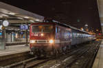 243 005 mit ihrem Sonderzug DPE 25551 nach Leipzig Hbf, hier kurz vor der Abfahrt im Nürnberger Hbf, 9.12.17