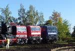 DB 243 117-9 + EBS 143 822-5 + RBH 143 352-3, am 13.10.2018 beim Eisenbahnfest im Eisenbahnmuseum Weimar.