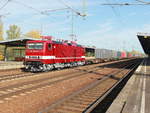 DeltaRail GmbH mit 243 145-0 (NVR-Nummer: 91 80 6143 145-1 D-DELTA) mit Containerzug am 25. Oktober 2020 im Bahnhof Flughafen BER - Terminal 5 (Schönefeld).