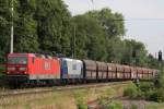 RBH 108 und RBH 120 fahren am 7.6.11 mit einem Kohlezug durch Ratingen-Lintorf.