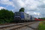 143 186(RBH)und 143 079(RBH) fuhren am 28.06.13 mit einem Leerholzzug durch Jssnitz/V. 