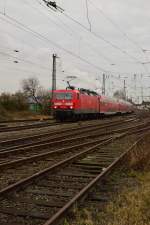 Sandwich mit Steuerwagen.
Hier verlässt die 143 263 mit einer RB 27 Dostockfuhre samt Steuerwagen und dahinter die 143 932. Der Steuerwagen hatte wohl einen Defekt. 