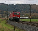 143 257-4 (MEG 604) und 155 119-1 (MEG 706) mit bespannten am 26.10.2014 einen Silowagenzug in Fahrtrichtung Süden. Aufgenommen zwischen Mecklar und Ludwigsau-Friedlos.