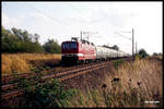 DR 243874 ist hier am 4.10.1991 um 13.33 Uhr bei Teschenhagen mit dem D 512 nach Stralsund unterwegs.