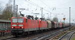 Doppeltraktion 143 807-6 + 143 152-7 mit langem gemischtem Güterzug Richtung Frankfurt/Oder am 31.01.18 Berlin-Hirschgarten.