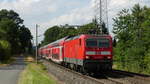 143 228 zieht einen RE20 nach Frankfurt an einer Fotostelle südlich von Wörsdorf vorbei.