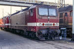 3.4.1994 - Stralsund - DR BR 143 050 wartet auf den nächsten Einsatz (Bild vom Dia)