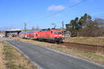 DB Regio 143 193 weiterhin im Einsatz und wieder auf dem RE 7. Hier zu sehen der Leerpark auf der Fahrt von Stralsund Hbf nach Greifswald. Aufgenommen bei Brandshagen (27.02.2022).