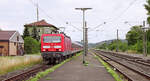 143 088 fuhr am 24.7.05 mit einem RE nach Stuttgart in Dombühl ab.
