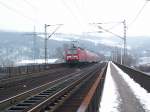 143 009 und 168 mit einem DR Doppelstockzug am 29.12.10 auf der Moselbrücke bei Trier-Pfalzel als RB nach Koblenz.