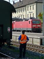 143 052-9 ist gerade mit ihrer S-Bahn in Forchheim angekommen als ich auf die Scheinanfahrt der 52 8195-1 wartete. Das Bild entstand am 24. April 2011 bei der Oster-Sonderfahrt zur Dampfbahn Fränkische Schweiz nach Ebermannstadt (Beringersmühle) durchgeführt von der Fränkischen Museums-Eisenbahn (FME).