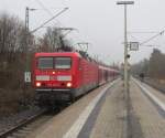 143 914-0 steht am 14. Dezember 2013 mit einer S2 nach Roth im Bahnhof Altdorf.