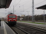 DB 143 957 mit dem RE 4655 von Kassel-Wilhelmshöhe nach Halle (S) Hbf, am 23.11.2015 in Sangerhausen.