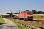 DB Regio 143 871, vermietet an DB Cargo, mit gemischtem Güterzug in Richtung Hannover (Langwedel, 26.08.16).