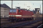 143003 fährt hier solo am 21.11.1990 durch den HBF Erfurt.