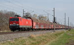 143 175 der MEG führte am 12.04.18 einen Autozug durch Braschwitz Richtung Halle(S).