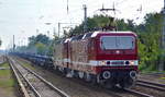 DeltaRail GmbH mit der Doppeltraktion  243 650-9  [NVR-Nummer: 91 80 6143 650-0 D-DELTA] +  243 931-3  [NVR-Nummer: 91 80 6143 931-4 D-DELTA] mit einem Transportzug Stahlbrammen am 27.08.19 Berlin