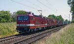 Lokomotive 243 145-0 am 31.05.2023 mit einem Containerzug in Kaarst.