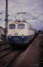 150161 fährt am 3.3.1989 mit einem Tankzug Rtg. Süden durch Stuttgart - Untertürkheim.