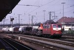 150 001 durchfährt mit einem Güterzug den Hbf.