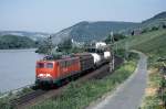 150 095 mit Güterzug Richtung Süden bei Lorch am Rhein - 27.05.1999