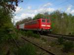 151 143 mit Containerzug am 18.4.2007 an der Bahnhofseinfahrt von Eystrup auf dem Weg nach Hannover