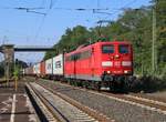 151 148-4 mit Containerzug in Fahrtrichtung Norden.