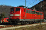 24.12.2017 Geislingen Bahnhof 151 022-1 und im Hintergrund die 151 037-9 stehen bereit zum Nachschieben hoch nach Amstetten