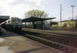 Mit einem Gterzug durchfuhr 151 156-7 den Bahnhof Northeim(Han) in Richtung Hannover. Bild von Oktober 1998.