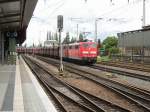 Ein Gterzug wird von 2 Lok´s BR 151 gezogen und fhrt momentan durch den Trierer Hauptbahnhof.     25.06.07