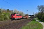 151 153 mit einem Güterzug am 16.04.2019 bei Groß Gleidingen.