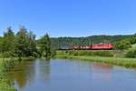 151 166 mit einem Güterzug am 08.05.2018 bei Pappenheim.