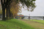 DB Cargo 151 062 (rechts bzw. führend) + 151 xxx // Köln-Poll // 7. November 2019