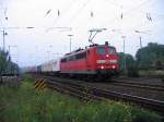 BR 151 052-8 mit Containern und Rollender Landstrae 

10.08.07,Solingen Hbf